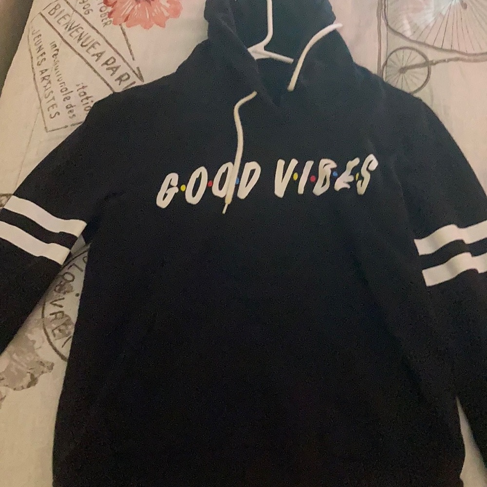 GOOD VIBES shirt , themed by the show friends !